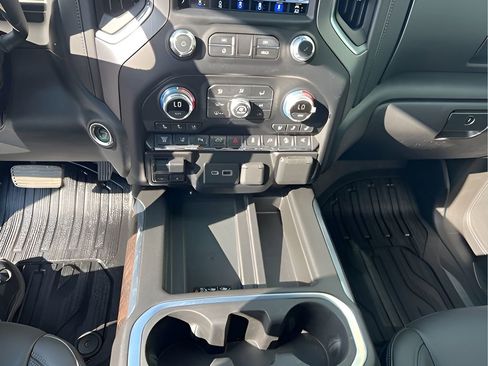 Used 2022 GMC Sierra 3500 Denali AWD/4WD image 16
