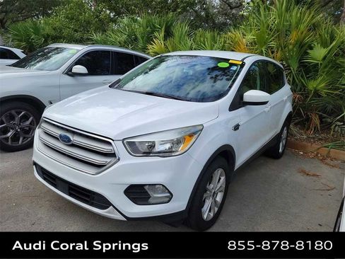 Used 2019 Ford Escape SE image 4