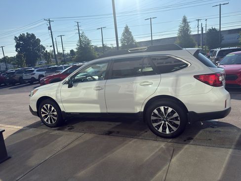 Used 2016 Subaru Outback 2.5i Limited AWD/4WD image 6