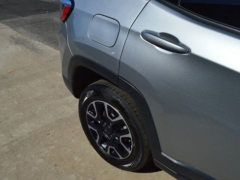 Used 2019 Jeep Compass Trailhawk AWD/4WD image 5