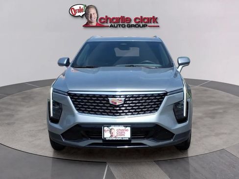 Used 2025 Cadillac XT4 Premium Luxury FWD image 8