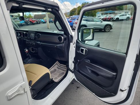 Used 2021 Jeep Wrangler Unlimited Sport image 33