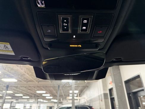 Used 2023 Land Rover Defender 130 SE image 15