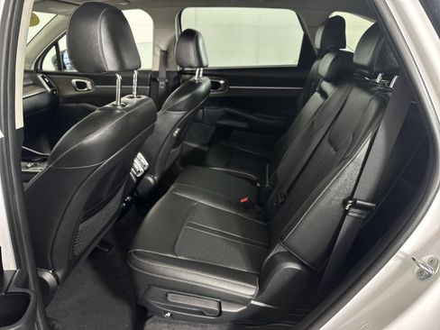 Certified 2023 Kia Sorento S w/ Panoramic Sunroof Package image 7