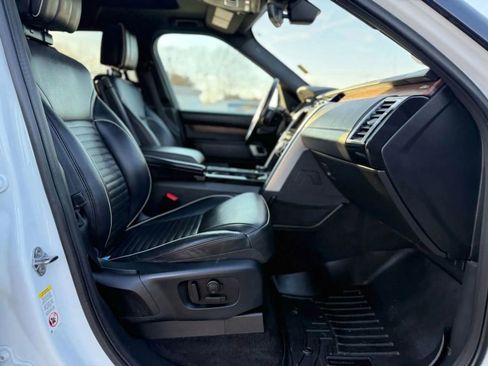 Used 2018 Land Rover Discovery HSE Luxury AWD/4WD image 12
