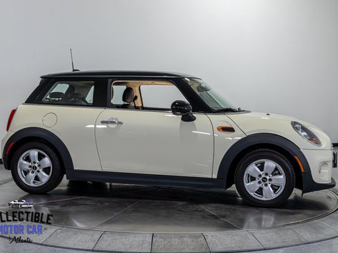 Used 2018 MINI Cooper 2-Door Hardtop image 19