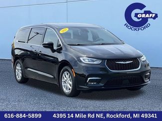 Used 2025 Chrysler Pacifica Select FWD video 1