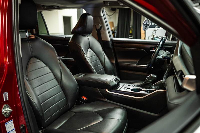Used 2020 Toyota Highlander XLE AWD/4WD image 15