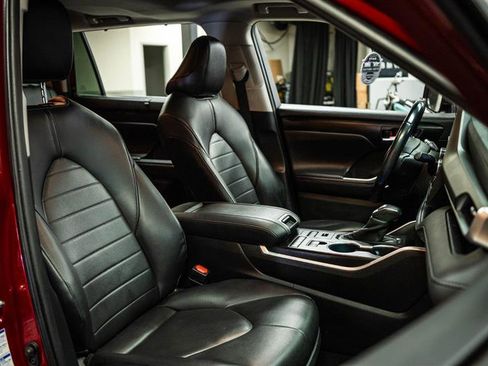 Used 2020 Toyota Highlander XLE image 15