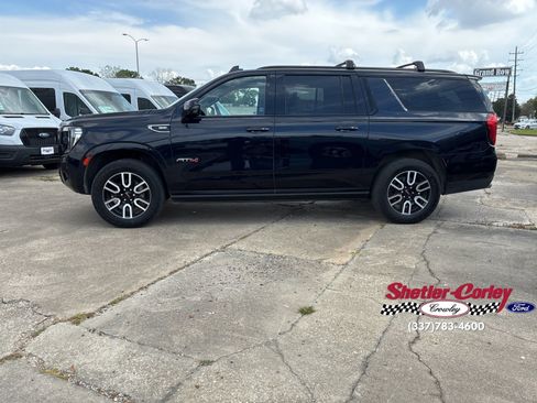 Used 2023 GMC Yukon XL AT4 w/ AT4 Premium Plus Package AWD/4WD image 9
