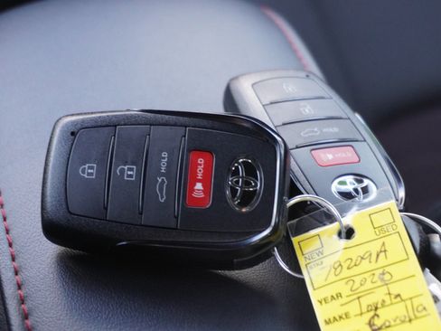 Used 2025 Toyota Corolla SE AWD/4WD image 17