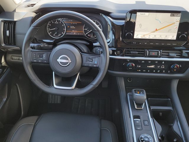 Used 2025 Nissan Pathfinder SL w/ SL Premium Package AWD/4WD image 10