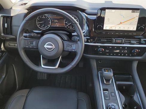 Used 2025 Nissan Pathfinder SL w/ SL Premium Package AWD/4WD image 10