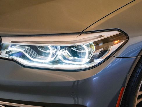 Used 2018 BMW 540i RWD image 8