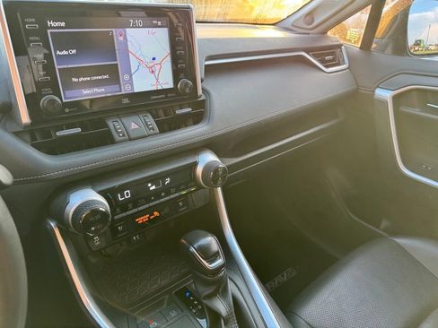 Certified 2019 Toyota RAV4 Limited w/ Limited Grade Weather Package AWD/4WD image 10