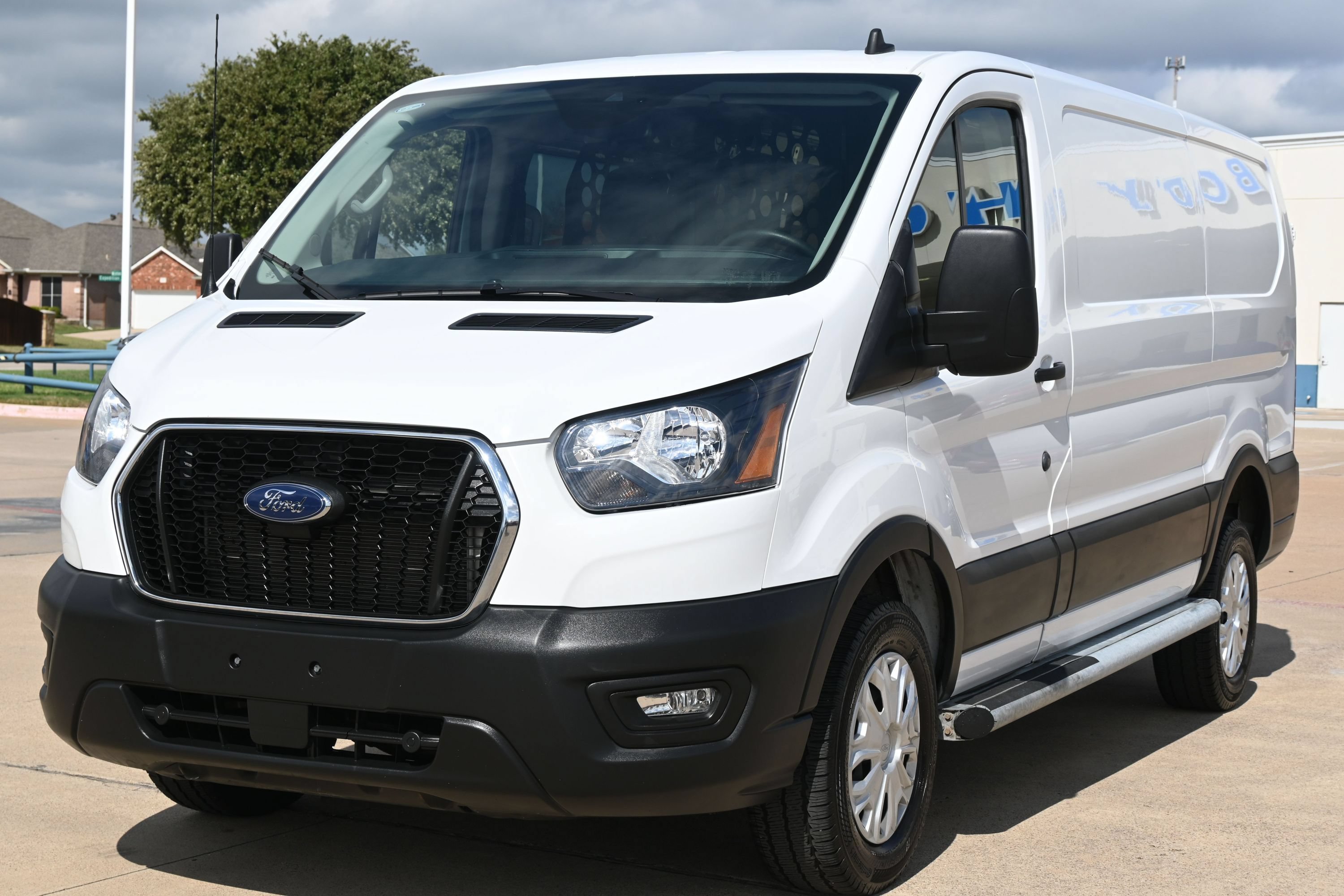 Used 2025 Ford Transit 250 Low Roof w/ Exterior Upgrade Package RWD image 2