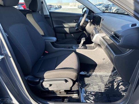 Used 2025 Hyundai Kona SEL image 19