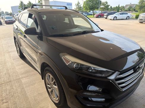 Used 2017 Hyundai Tucson SE w/ SE Popular Package 02 FWD image 3