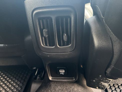 Used 2020 Jeep Compass Latitude image 27