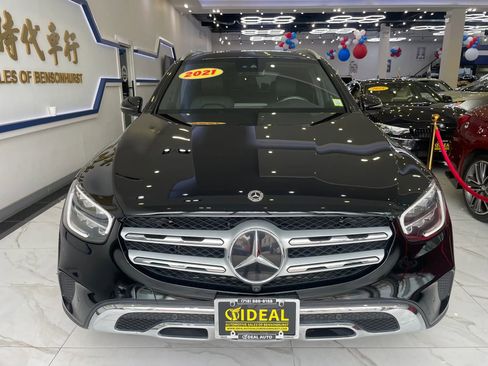 Used 2021 Mercedes-Benz GLC 300 4MATIC image 2
