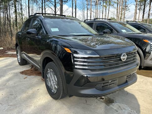 New 2026 Nissan Kicks SV w/ Charging Package image 3