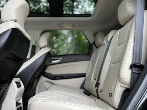 Used 2015 Ford Edge Titanium w/ Technology Package FWD image 6