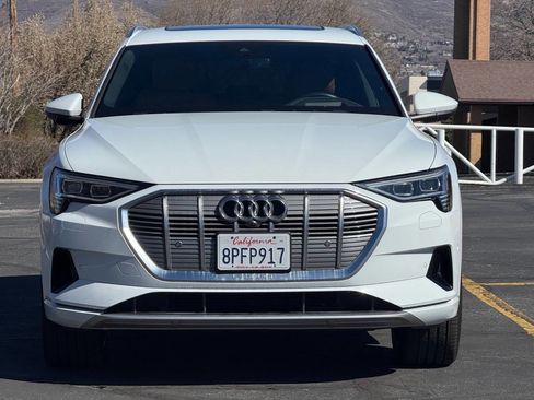 Used 2019 Audi e-tron Prestige w/ Prestige Package image 2