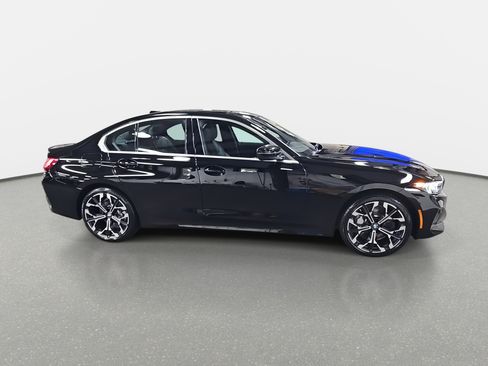 New 2025 BMW 330i xDrive Sedan w/ Convenience Package image 4