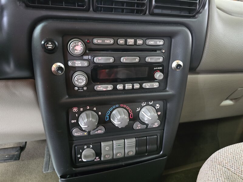 Used 2004 Pontiac Montana Extended w/ Convenience Package #1 FWD image 20