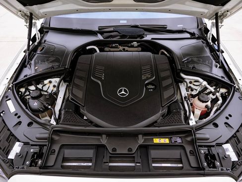 Used 2022 Mercedes-Benz S 580 4MATIC Sedan w/ AMG Line Package image 21