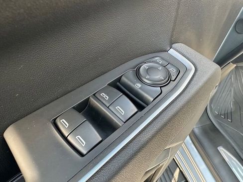 New 2025 GMC Sierra 1500 Elevation image 24