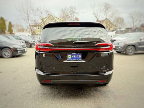 New 2026 Chrysler Pacifica Limited w/ S Appearance Package image 10