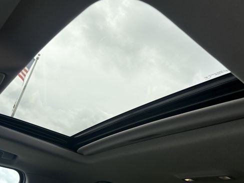 Used 2018 Cadillac Escalade Luxury image 29