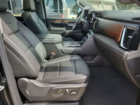 Used 2024 GMC Sierra 2500 Denali image 28