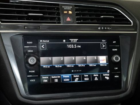 Used 2023 Volkswagen Tiguan SE w/ Panoramic Sunroof Package AWD/4WD image 17