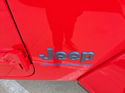 Certified 2025 Jeep Wrangler Unlimited Sahara w/ Safety Group AWD/4WD image 30