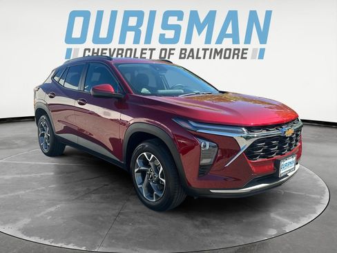 Used 2025 Chevrolet Trax LT w/ Driver Confidence Package image 1