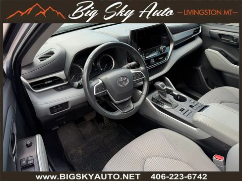 Used 2023 Toyota Highlander LE AWD/4WD image 13