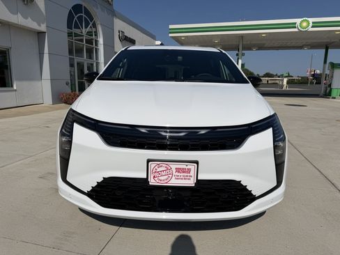 New 2027 Chrysler Pacifica Limited AWD/4WD image 3