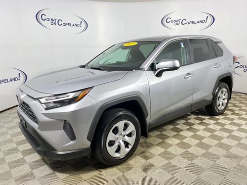 Certified 2025 Toyota RAV4 LE AWD/4WD image 3