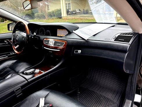 Used 2010 Mercedes-Benz CL 550 4MATIC image 27