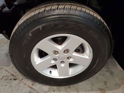 Used 2018 Jeep Wrangler Unlimited Sport S image 29