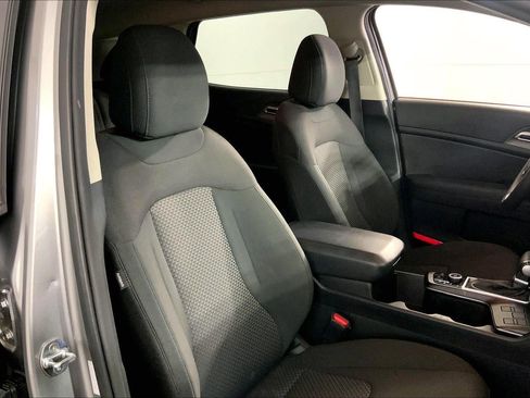 Certified 2024 Kia Sportage LX image 7