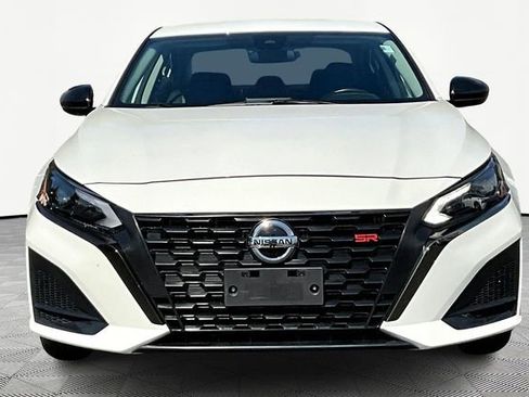 Used 2024 Nissan Altima 2.5 SR image 2