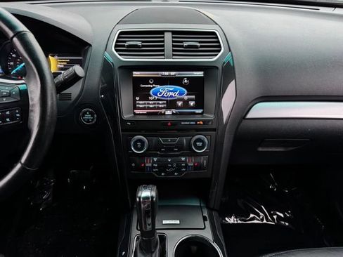 Used 2016 Ford Explorer XLT w/ Equipment Group 202A FWD image 2