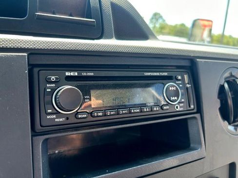 Used 2015 Ford E-350 and Econoline 350 Super Duty image 13