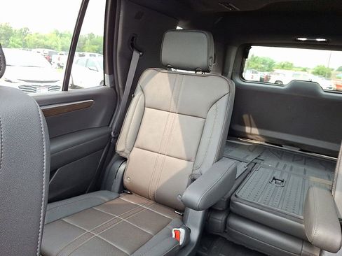 New 2025 Chevrolet Tahoe High Country w/ LPO, Illumination Package AWD/4WD image 13