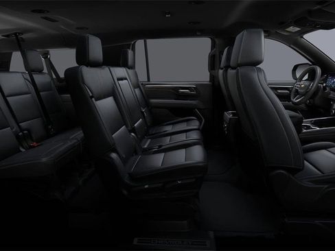 New 2026 Chevrolet Suburban LT image 8