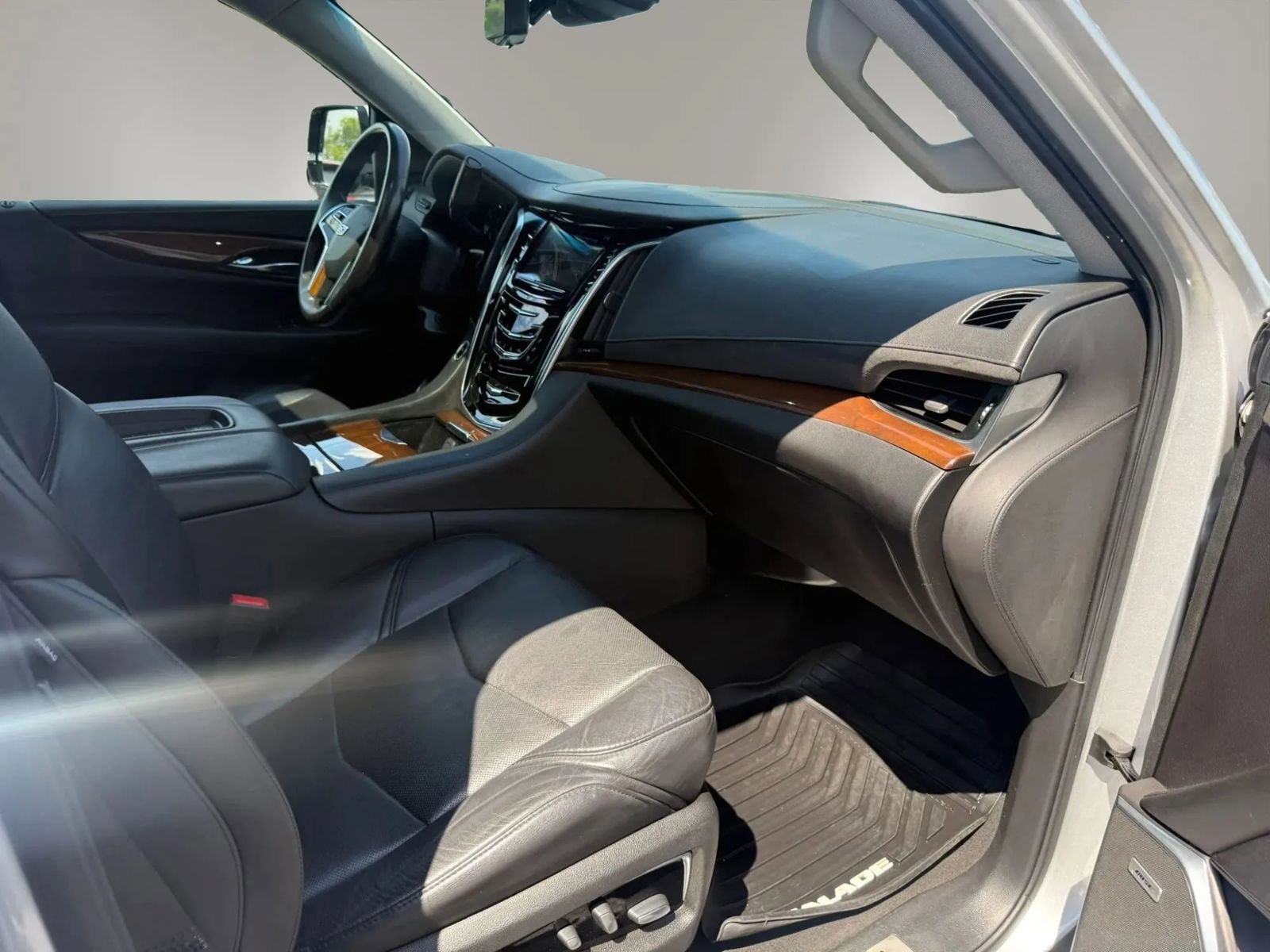 Used 2020 Cadillac Escalade ESV Luxury RWD image 55