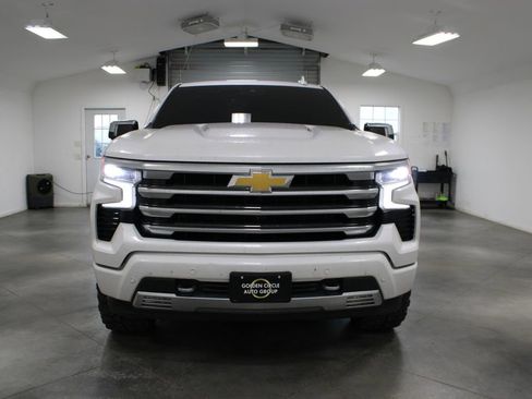 Used 2023 Chevrolet Silverado 1500 High Country w/ High Country Premium Package AWD/4WD image 3